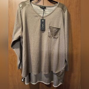 DG2 by Diane Gilman Flower Burnout Velvet Mix Hi-Low Top -2X (20-22W)